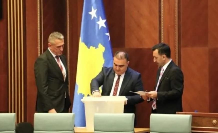 Lista Serbe pret verdikt për Rashiqin, njohësi i Kushtetueses: Kërkesa e tyre është e pabazë dhe bllokuese