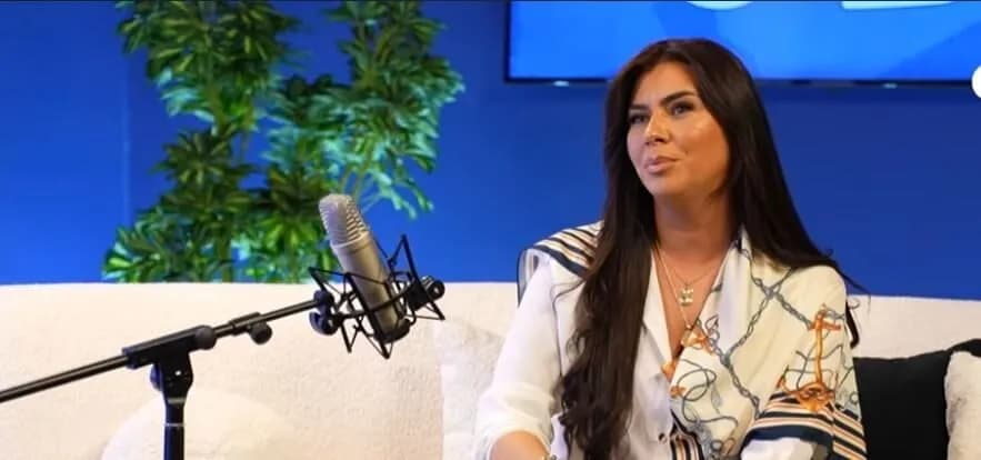 “Luj mas dimijave”, e rrallë: Njihuni me artistën që thotë se do dëshironte të jetonte me vjehrrën