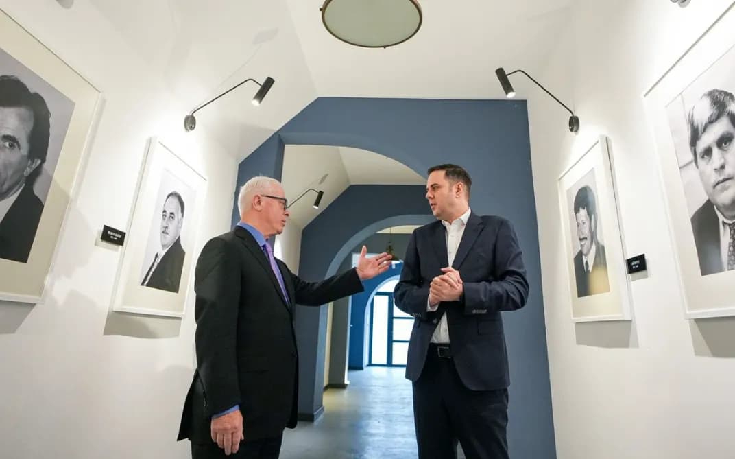 Lumir Abdixhiku mirëpret veprimtarin Harry Bajraktarin: Zë i fuqishëm dhe mbështetës i paepur i Kosovës
