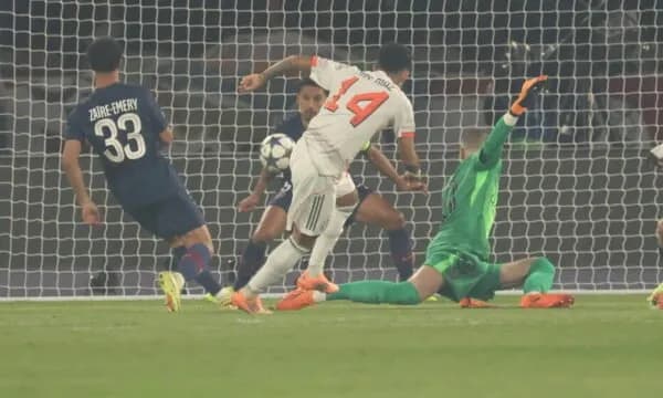 Mbyllen pjesët e para: Bayerni po shkëlqen në Paris, paqe në “Anfield”