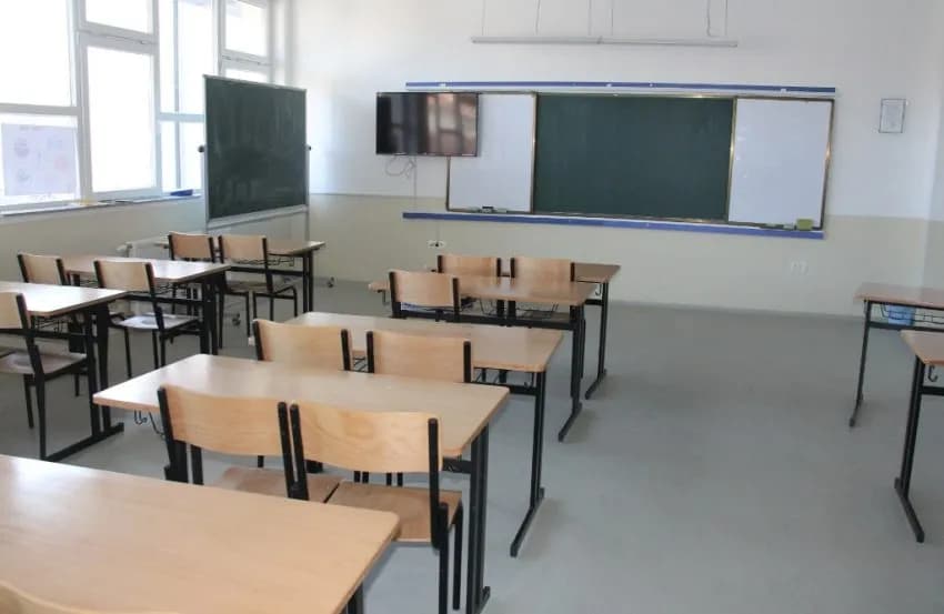Ministria e Arsimit: Veç në Prishtinë nuk u zhvillua mësimi, orët e humbura do të zëvendësohen