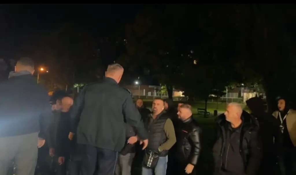 Ndërhyn Njësia Speciale, largojnë qytetarët nga hapësira e jashtme e QNR në Mitrovicë