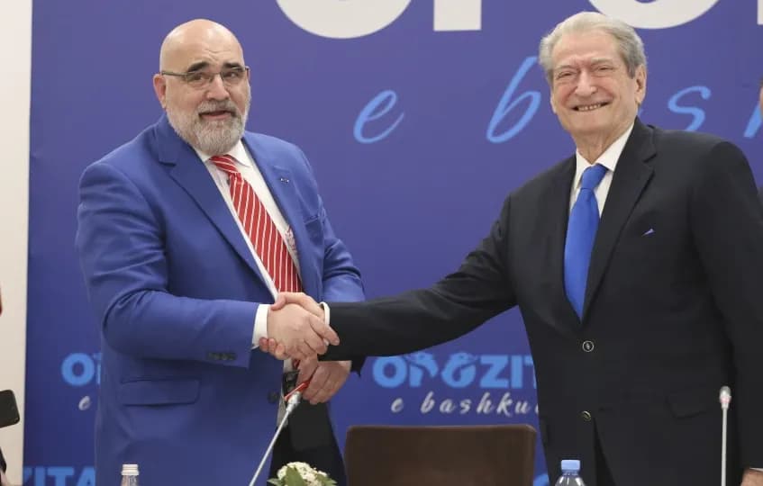 New York Times: Këshilltarët e Trumpit u paguan mbi 1.6 milionë dollarë nga Partia Demokratike në Shqipëri