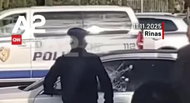 Pamje si në filma, policia shqiptare thyen xhamin e veturës për t’i larguar personat që kanë mbetur brenda pas atentatit me armë