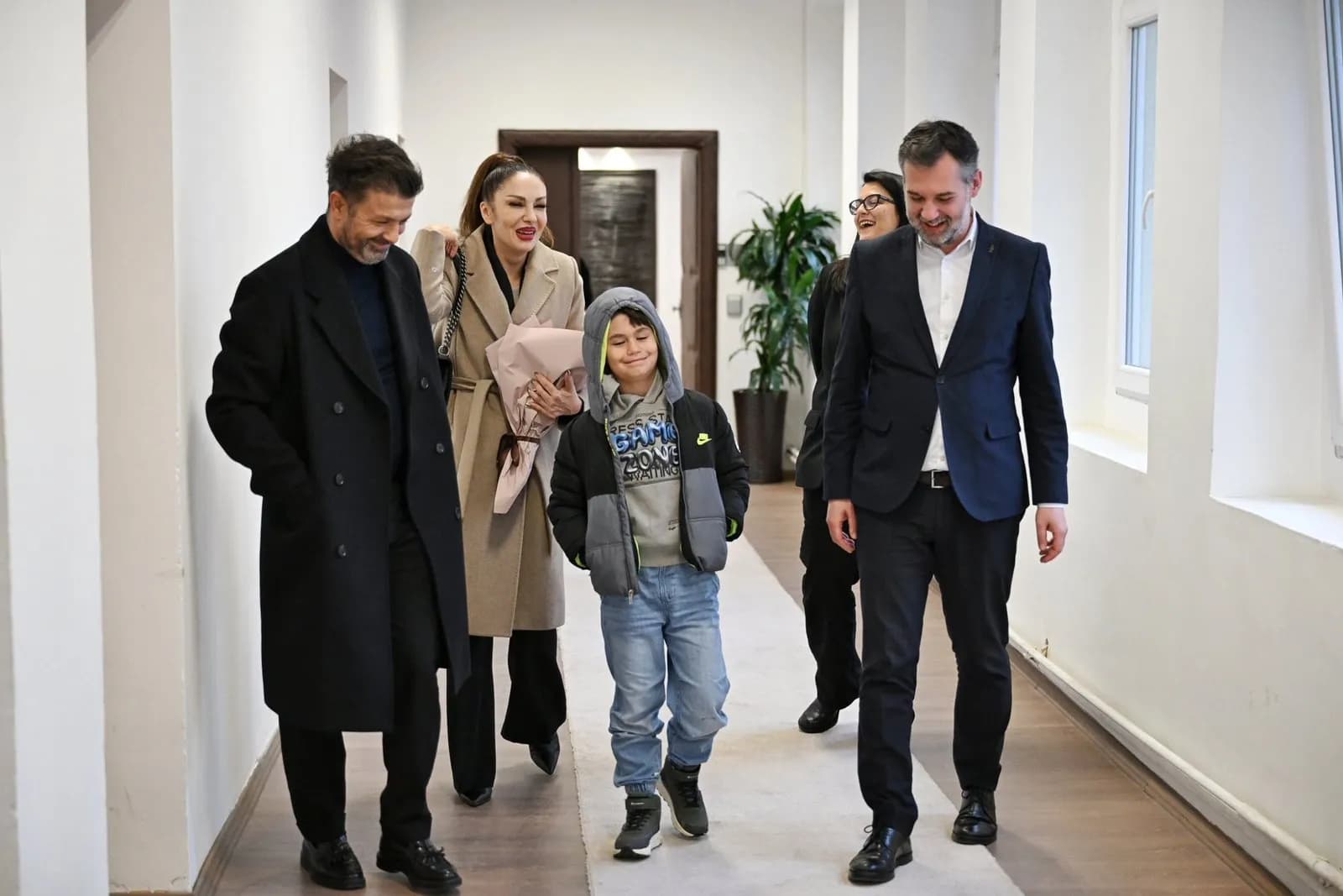 Pasi dje Osmani i dha medalje presidenciale, Adelina Ismailin sot e priti edhe Çeku në takim