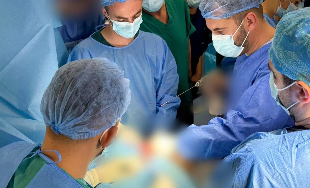 Për herë të parë në QKUK kryhen dy operacione për vendosjen e protezave të supit