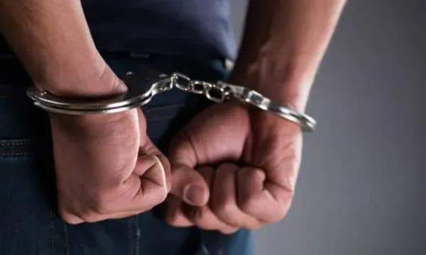 Po kërkohej për tentim vrasje, i mituri bie në prangat e policisë