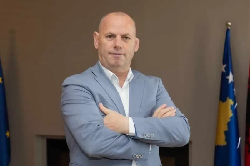 Reagon Ramiz Lladrovci pas dorëheqjes së Krasniqit: Tani i ofroj përkrahje kryetarit në ardhje Bedri Hamza