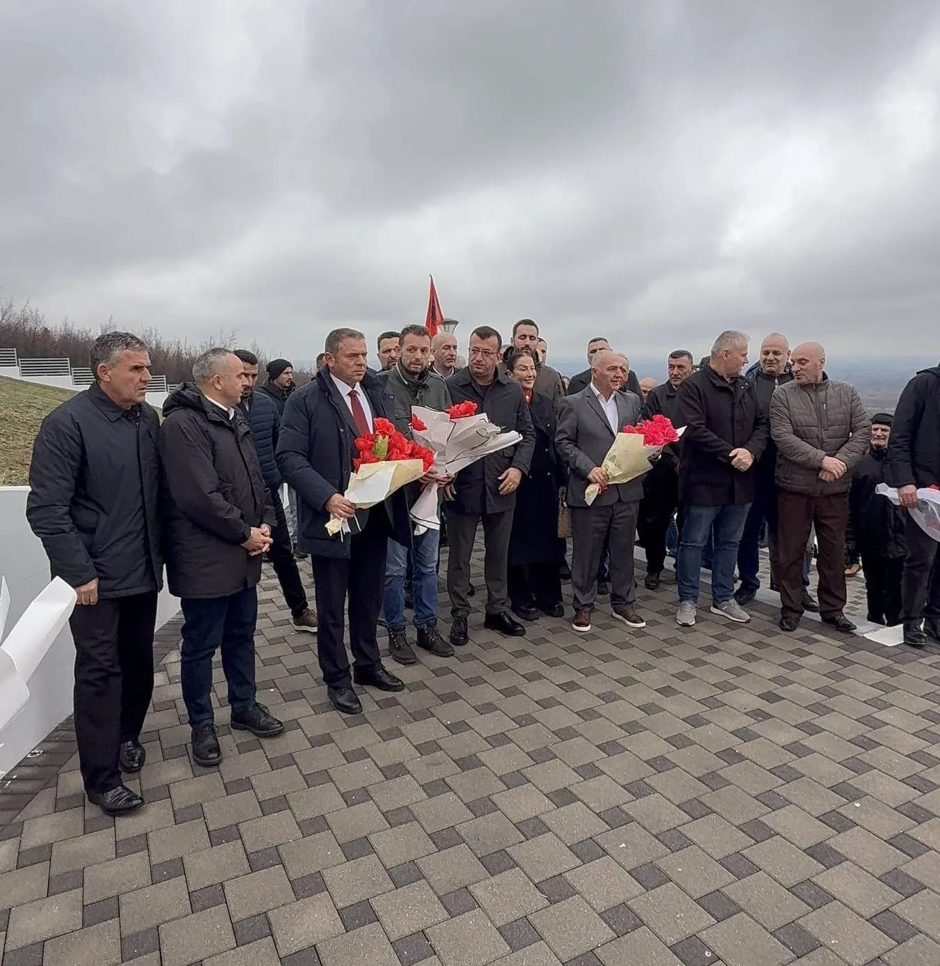 Shoqatat e dala nga lufta të Komunës së Istogut, vizitojnë kompleksin e dëshmorëve në Vrellë më 28 Nëntor