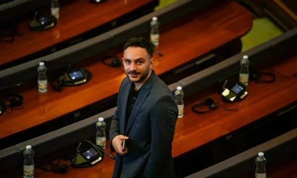 SMS-i i Qeverisë Kurti, deputeti i LDK-së: Nuk blihen studentët me 100 euro