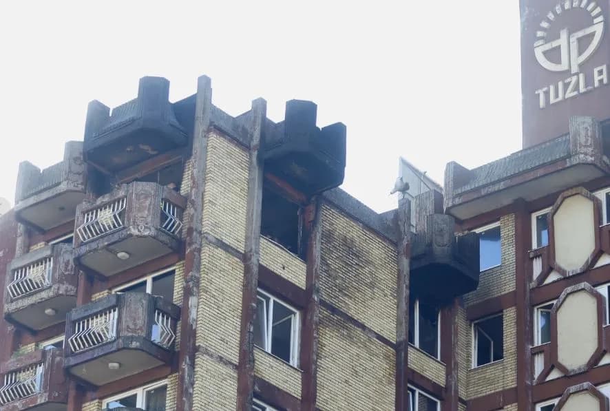 Thellohet tragjedia: Shkon në 13 numri i viktimave nga zjarri në Tuzlla