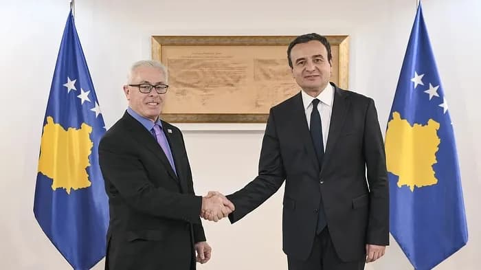 Veprimtari Bajraktari takohet me Kurtin: Krijimi i institucioneve detyrim për të mundësuar ndihmën nga Uashingtoni