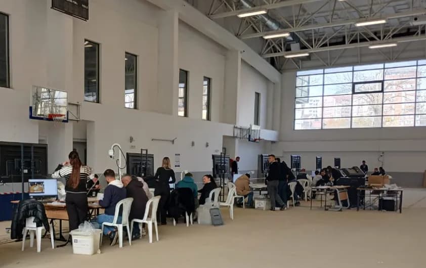 Verifikimi i rezultateve në Mitrovicë, KQZ del me njoftim: Janë verifikuar rezultatet e 75 vendvotime nga 105