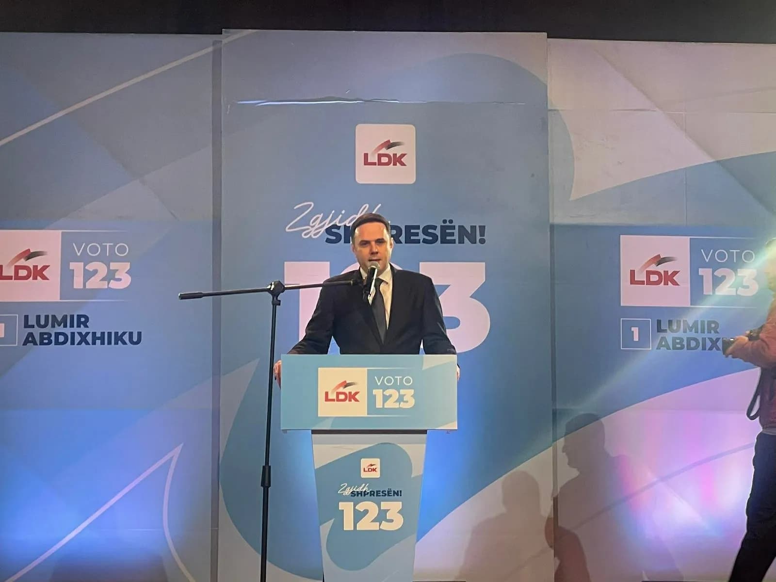 “300 euro për pensionistët” – Abdixhiku me zotim të fortë për prindërit tanë