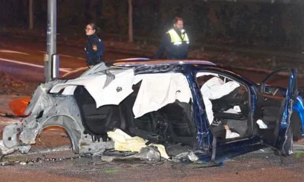 Aksident i rëndë në Mynih, vetura ndahet në dysh, dy të vdekur