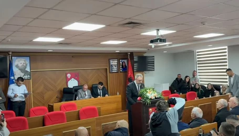 Betohet Sami Lushtaku: Do të punoj me nder dhe besnikëri!