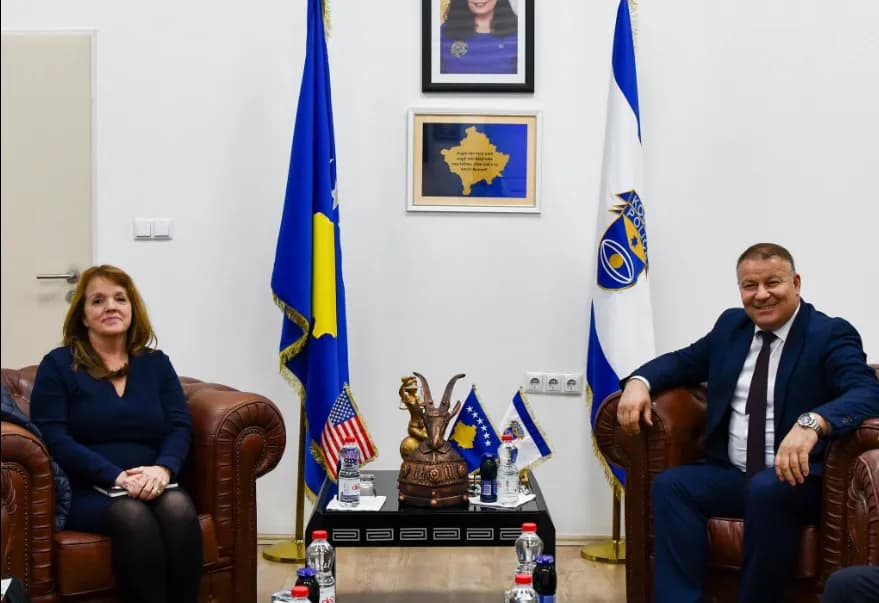 Drejtori i Policisë së Kosovës takon përfaqësues të INL-Kosova