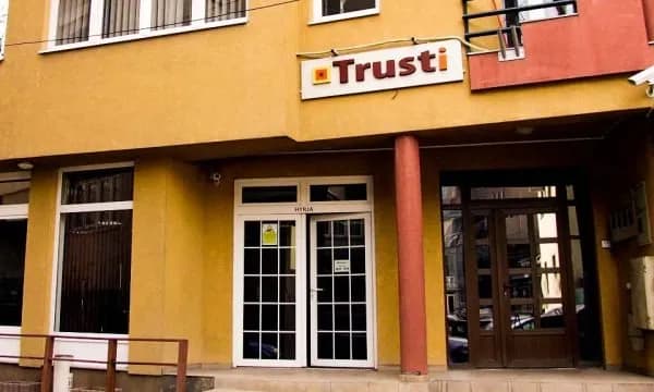 Fondi i Kursimeve Pensionale: Rënie më e ulët se tregjet globale dhe tarifa më të ulëta historike
