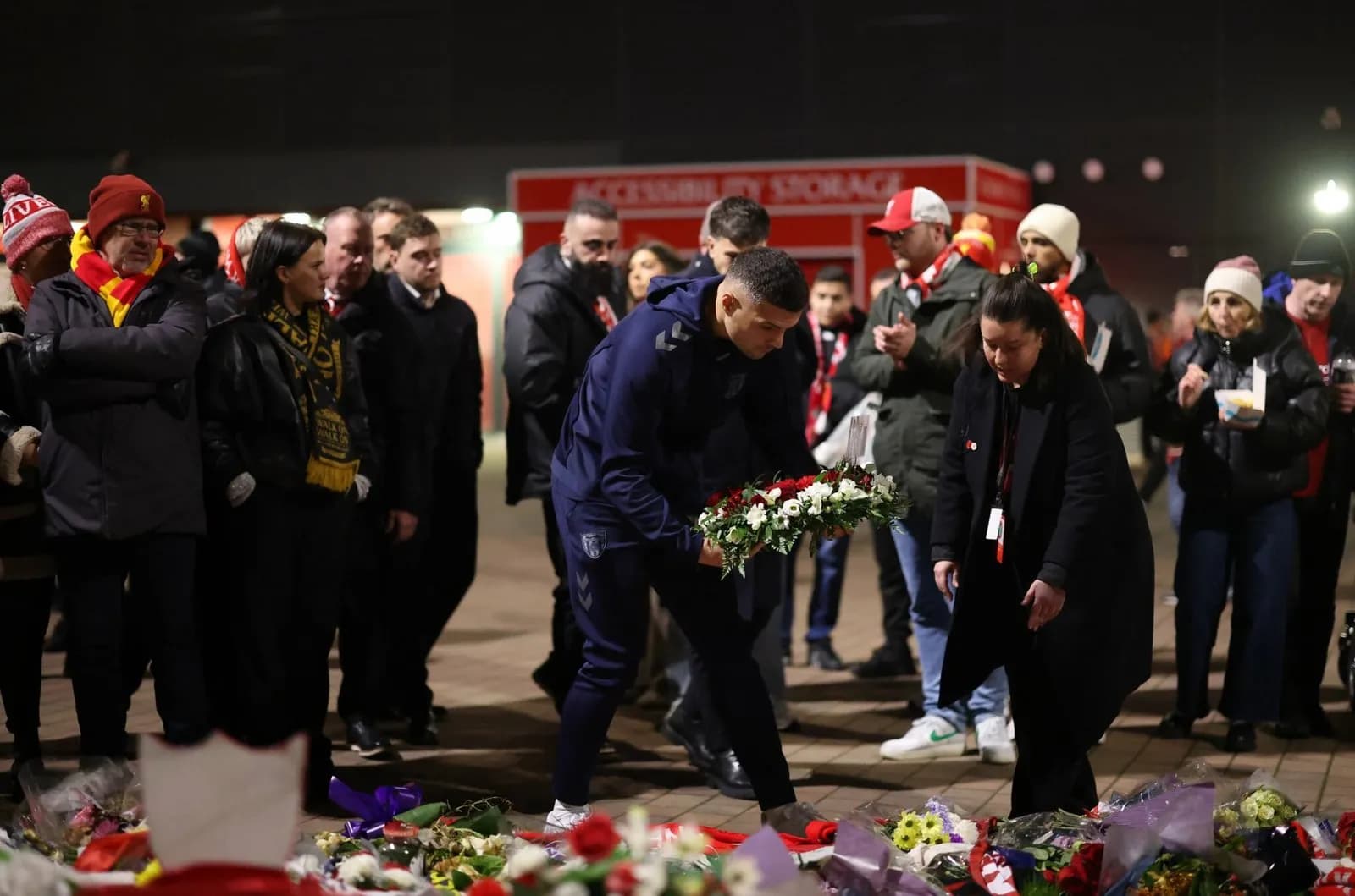 Granit Xhaka bën homazhe në nderim të Diogo Jotas tek ambientet e ”Anfield”