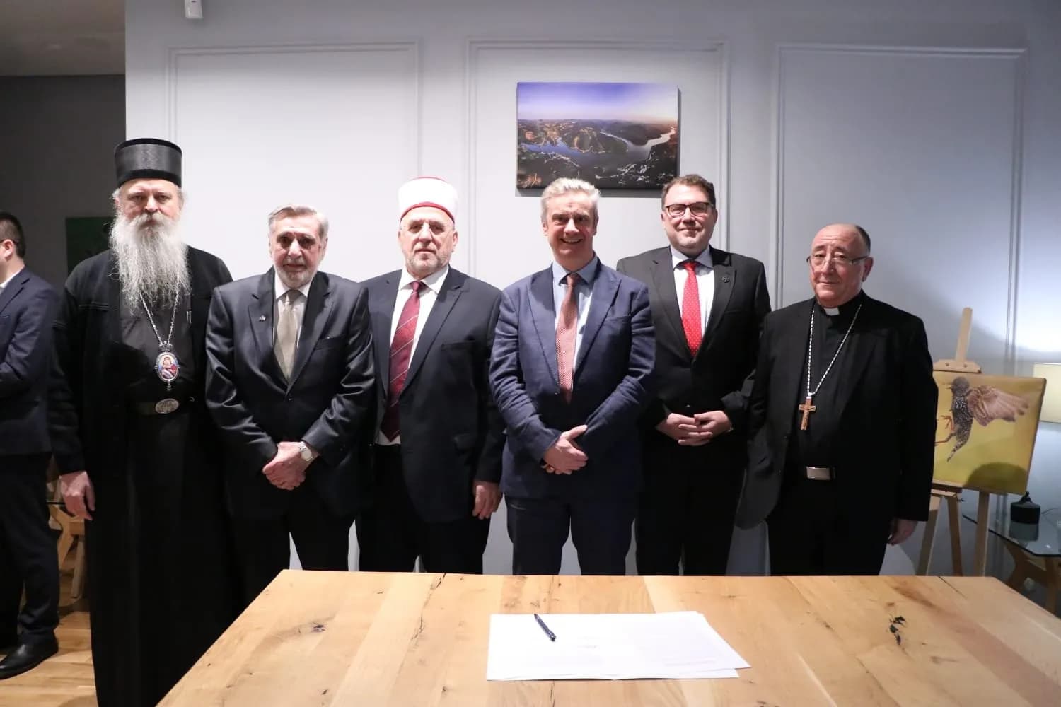 Hargreaves nënshkruan me krerët fetarë Deklaratën e Përbashkët kundër dhunës me bazë gjinore
