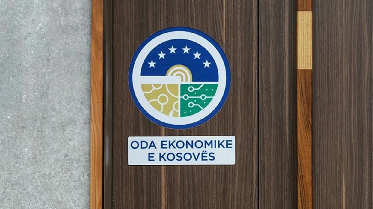 I quajti “akter politik opozitar” – OEK paralajmëron procedura ligjore për shpifje nëse Rizvanolli nuk sjellë prova për deklaratën