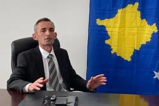 Ilir Peci thotë se ndërrimi pushtetit në Zveçan nuk është bërë zyrtarisht