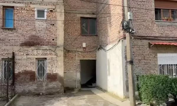 Jetonte e vetme, e moshuara gjendet e pajetë në banesën e saj në Korçë