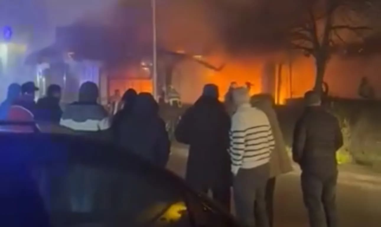 Kaplohen nga zjarri disa lokale në Prizren, Policia jep detaje