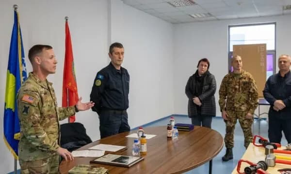 KFOR i dhuron pajisje zjarrfikësve të Komunës së Prishtinës për të përforcuar sigurinë dhe reagimin ndaj emergjencave