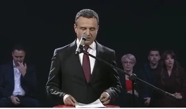 Kurti prezanton listën e VV-së, fokusohet te shkollimi i tyre