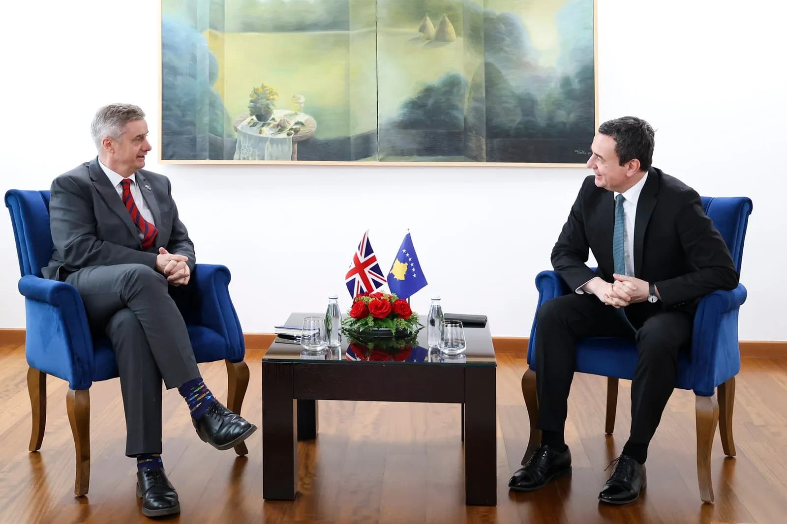Kurti takon ambasadorin Hargreaves, diskutojnë për zgjedhjet e 28 dhjetorit dhe formimin sa më të shpejtë të institucioneve