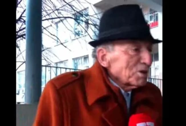 “Kush fiton, ia paftë qukin e hajrit”: Deklarata epike e pensionistit nga Prishtina për zgjedhje