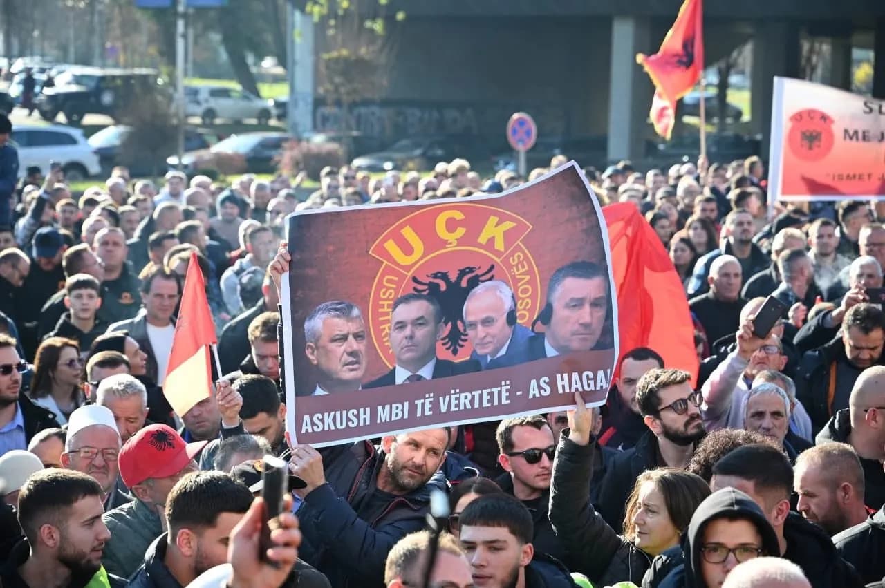 Lladrovci: Heronjtë tanë, Hashimi, Kadriu, Jakupi, Rexha me shokë që padrejtësisht me akuza të fabrikuara po mbahen në Hagë, i presim të na vinë sa më shpejt të pafajshëm