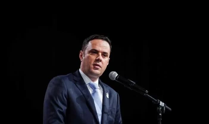 Lumir Abdixhiku i reagon VV-së: Po synojnë manipulimin e votave, zgjedhje në depo mallrash e sallë dasmash