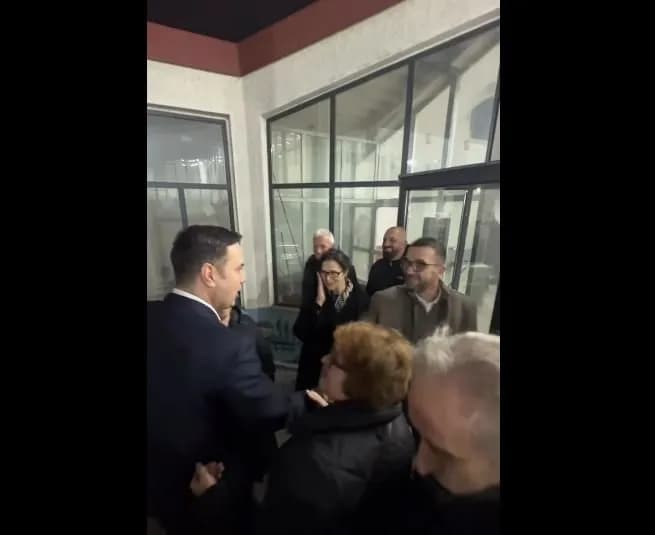 Mërgimtari nga Zvcira vjen ekstra në Kosovë që ta votojë Abdixhikun