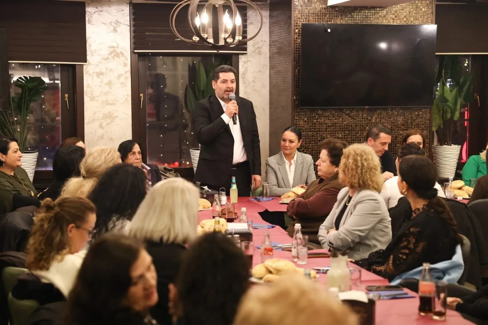 Nga Shatërvani në Therandë, PDK shpalos vizionin dhe dëgjon zërin e qytetarëve: Gratë dhe vajzat nuk janë vetëm shtylla e familjes, por forca lëvizëse e shtetit