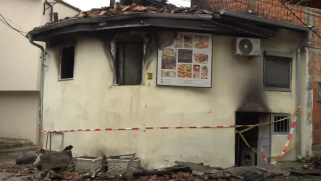 Një fëmijë 1-vjeçar humb jetën nga tymi në zjarr në qendër të Prizrenit, flasin dëshmitarët