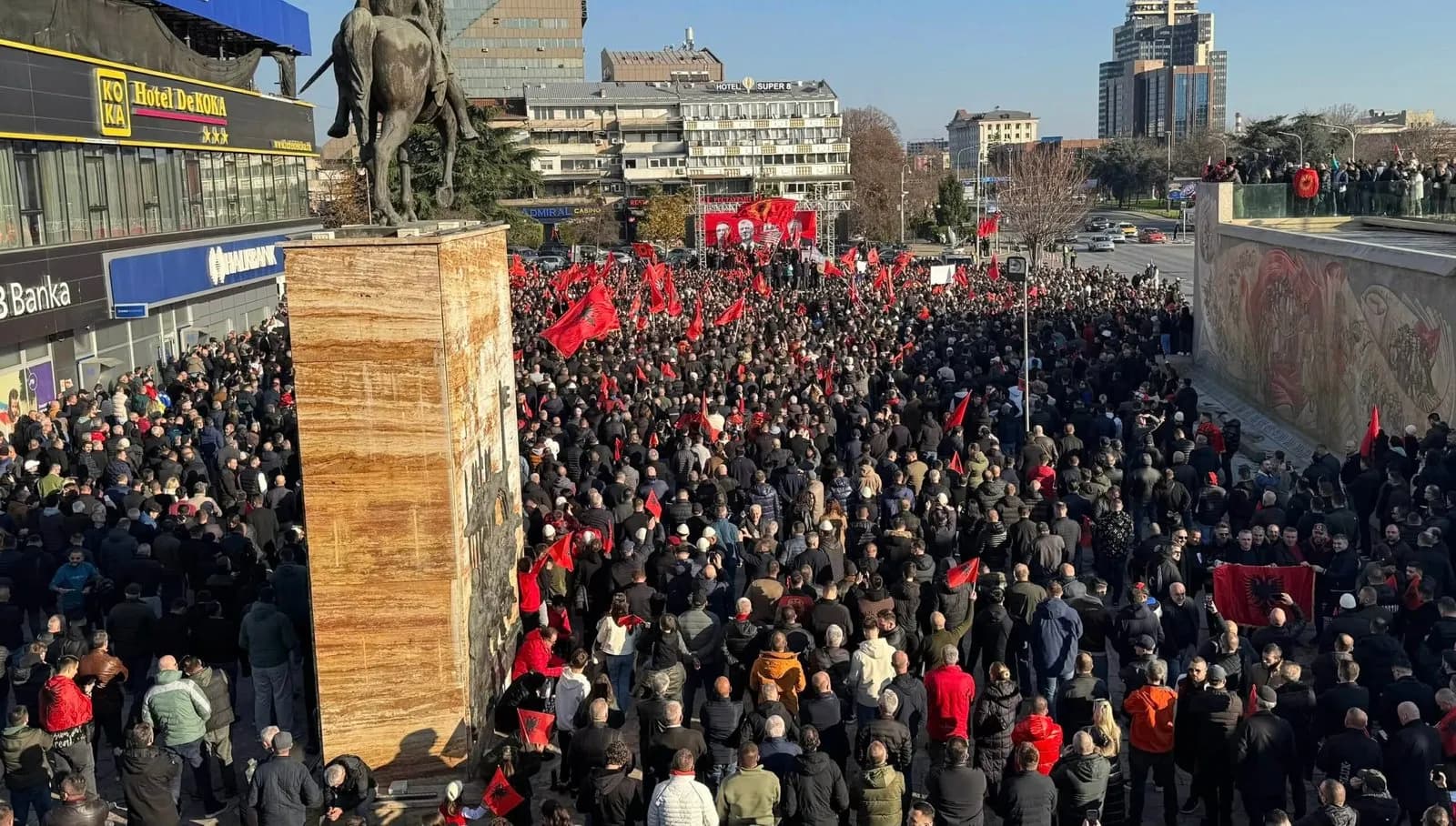 OVL-UÇK falënderon qytetarët për pjesëmarrjen në protestën e Shkupit