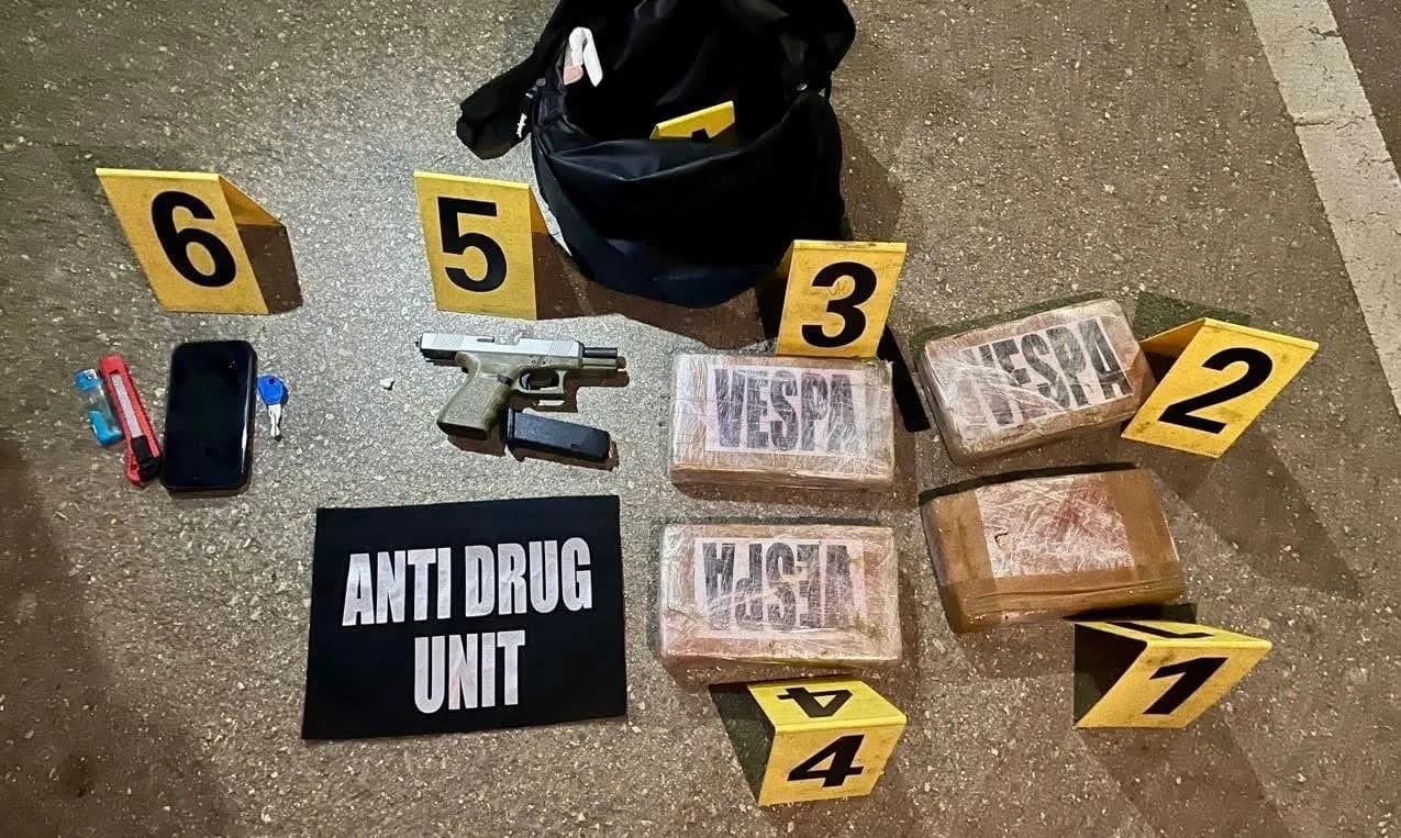 Policia realizon operacionin “Kulla”: Kapen 4.6 kilogram kokainë dhe armë, arrestohen 4 persona