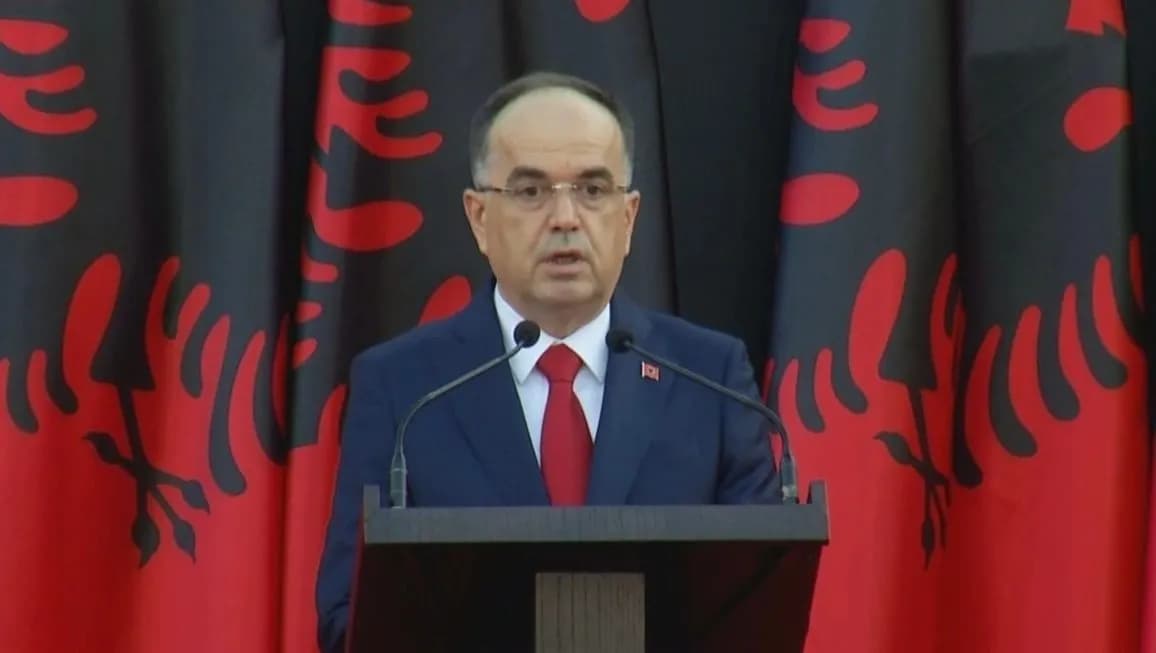 Presidenti Begaj viziton Kosovën, policia njofton për bllokim të përkohshëm të rrugëve