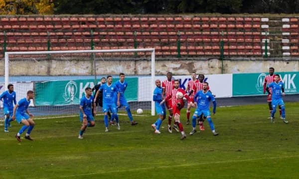 Rikthehet dhuna në futbollin shqiptar, shtyhet ndeshja