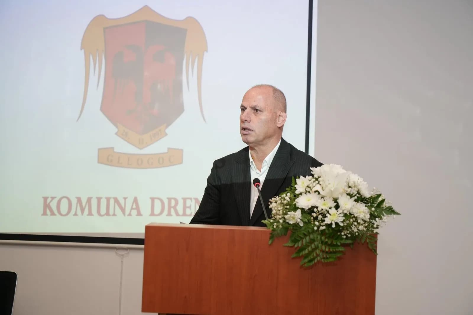 “Shpresoj të bëhemi 10 herë kampion të qeverisjes së mirë”, Lladrovci betohet për herë të katërt