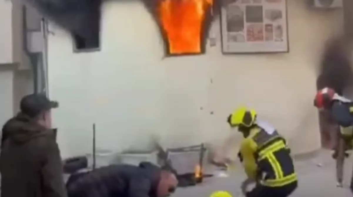 Zjarr në një objekt në Prizren, pamje nga vendi i ngjarjes