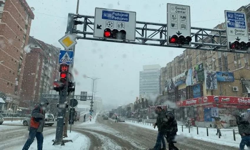Bora pastron ajrin në Prishtinë, ja ku renditet sonte kryeqyteti ynë
