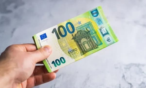 Ekzekutohen 100 eurot për studentët, Ministria e Financave del me njoftim