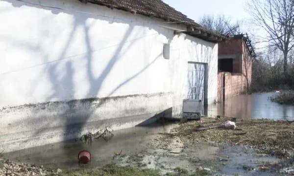 Familja nga Obiliqi fajëson qytetarët për vërshimet, bllokuan shtratin dhe urat e Sitnicës