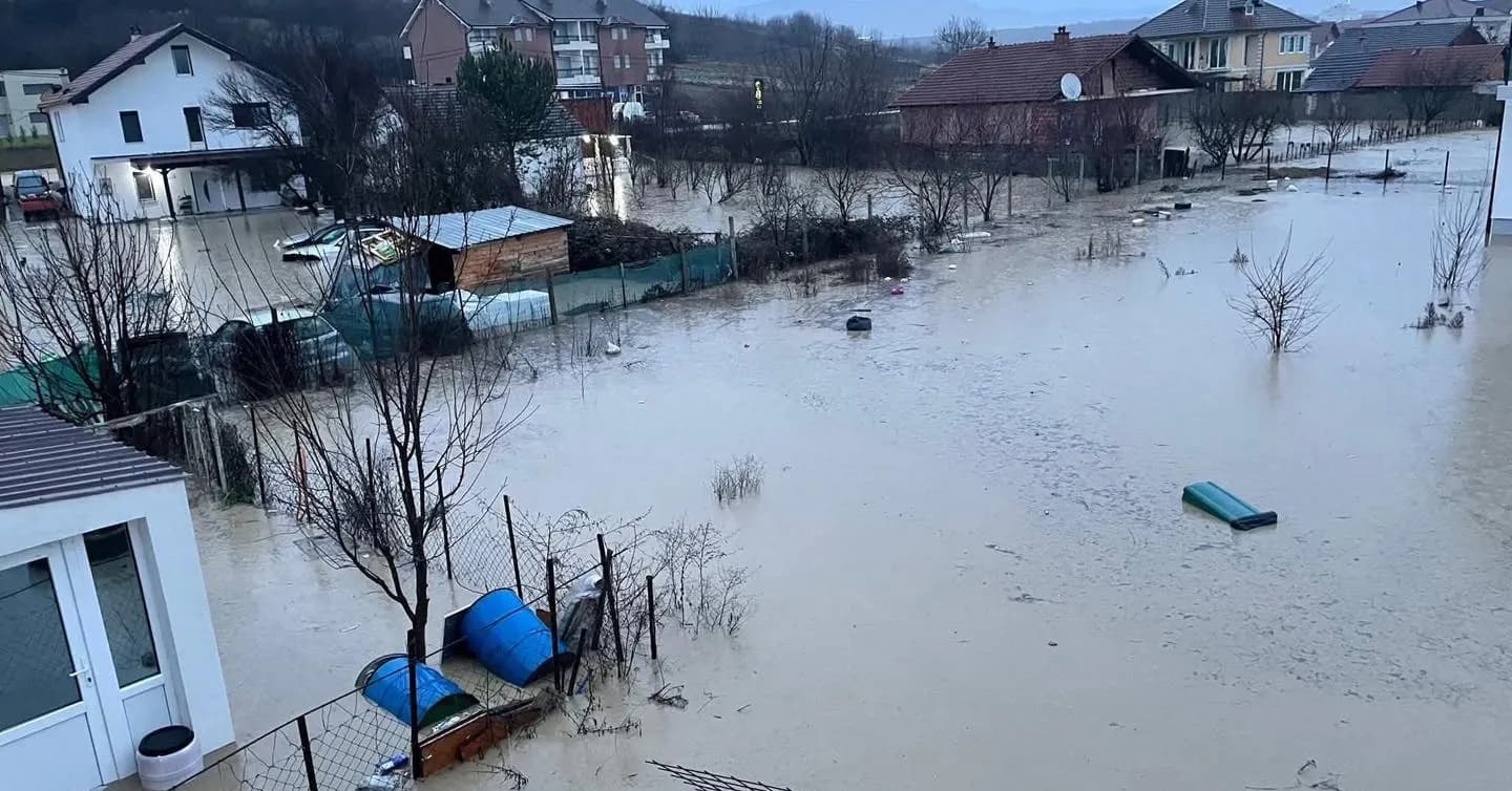 Fortesa e Rahovecit pothuajse e gjitha nën ujë, pamje pas vërshimeve nga reshjet e dendura të shiut