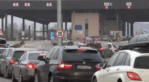 Gjendja në pikat kufitare: Në Merdarë, 40 minuta pritje për të dal nga Kosova