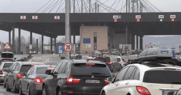Gjendja në pikat kufitare: Rreth një orë pritjet e mërgimtarëve për të dalë nga Kosova
