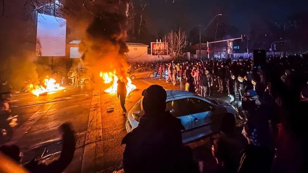 Irani paralajmëron se do të hakmerret nëse ShBA-ja sulmon protestuesit